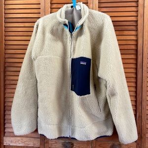 Like new! Excellent condition mens Patagonia jacket